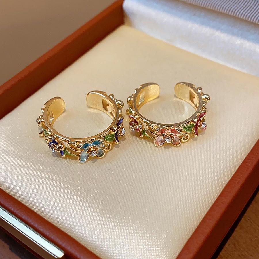 Niche High-end Statement Ring with Retro Courtly Style