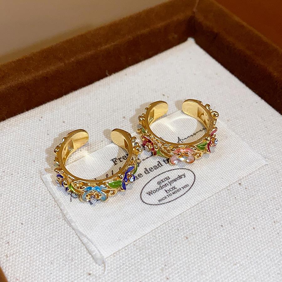 Niche High-end Statement Ring with Retro Courtly Style