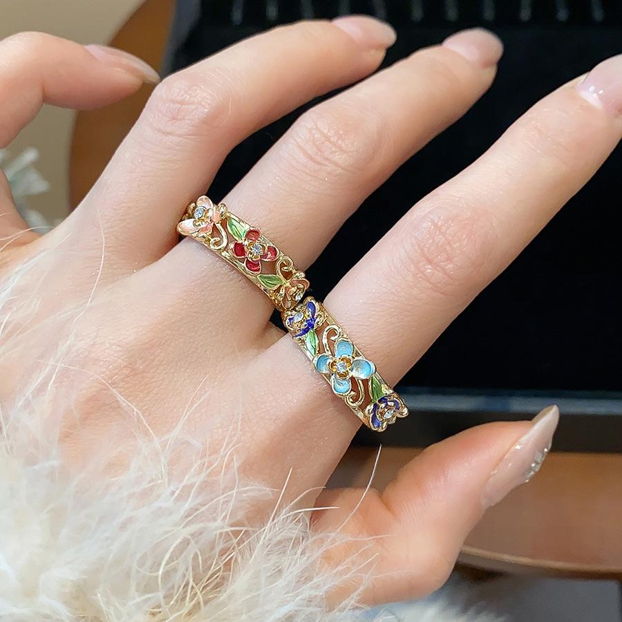 Niche High-end Statement Ring with Retro Courtly Style