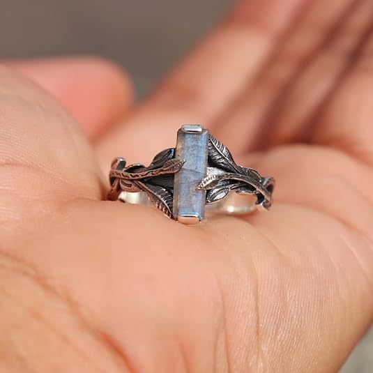 Retro Leaf-shaped Rectangular Zircon Statement Ring