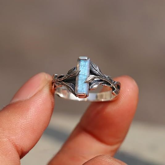 Retro Leaf-shaped Rectangular Zircon Statement Ring