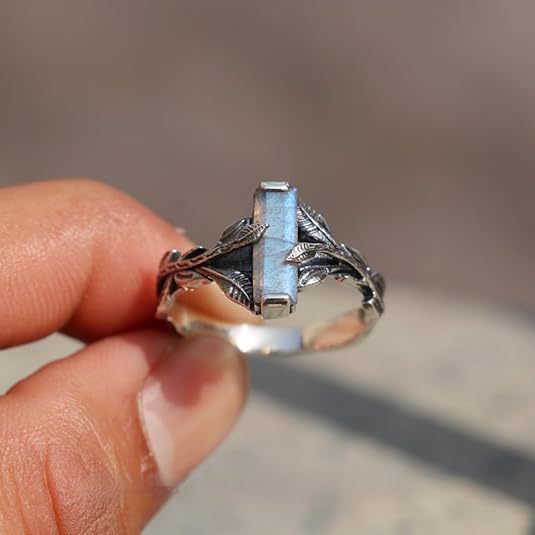 Retro Leaf-shaped Rectangular Zircon Statement Ring