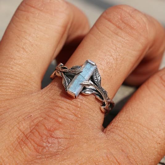 Retro Leaf-shaped Rectangular Zircon Statement Ring