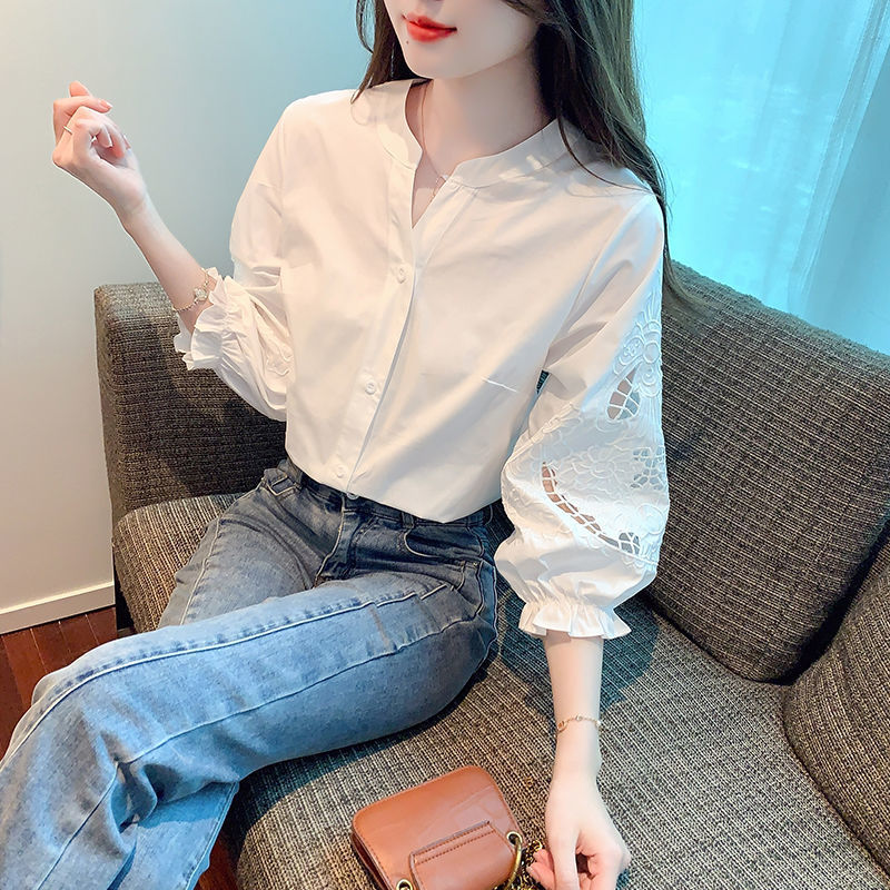 Stylish Summer Blouse with Three-Quarter-Length Sleeves