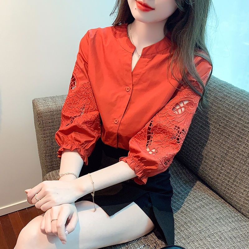 Stylish Summer Blouse with Three-Quarter-Length Sleeves