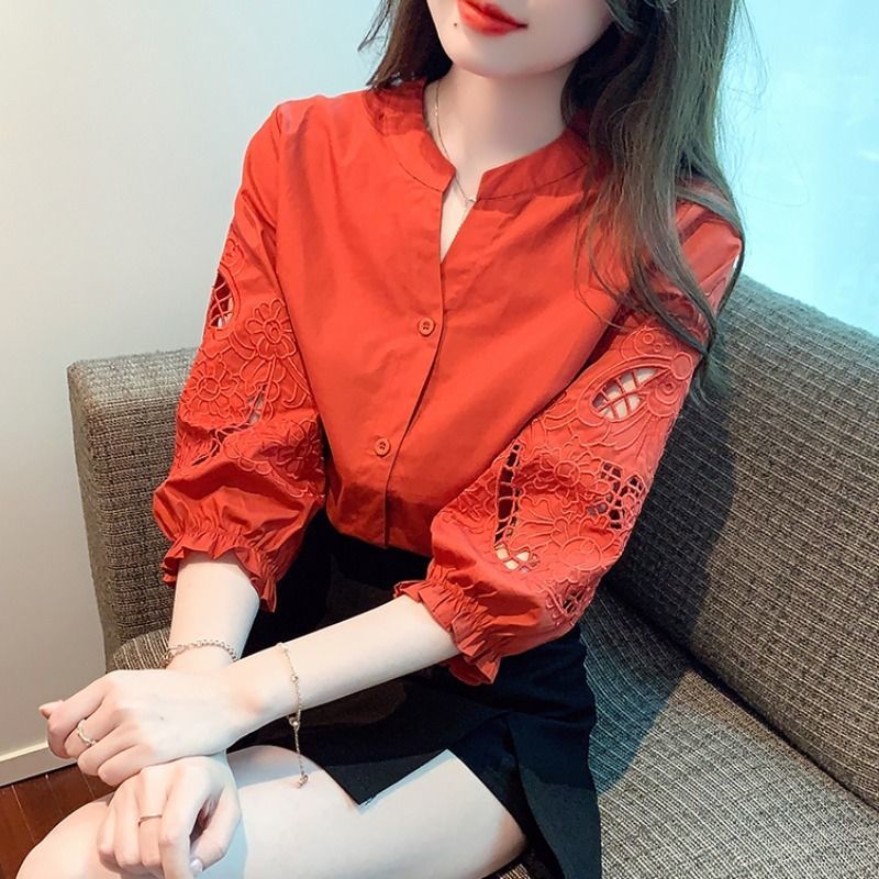 Stylish Summer Blouse with Three-Quarter-Length Sleeves
