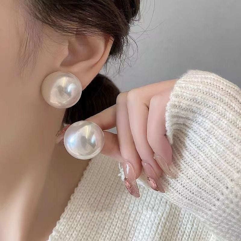 Retro Oversized Bread-shaped Stud Earrings for Trendy Look
