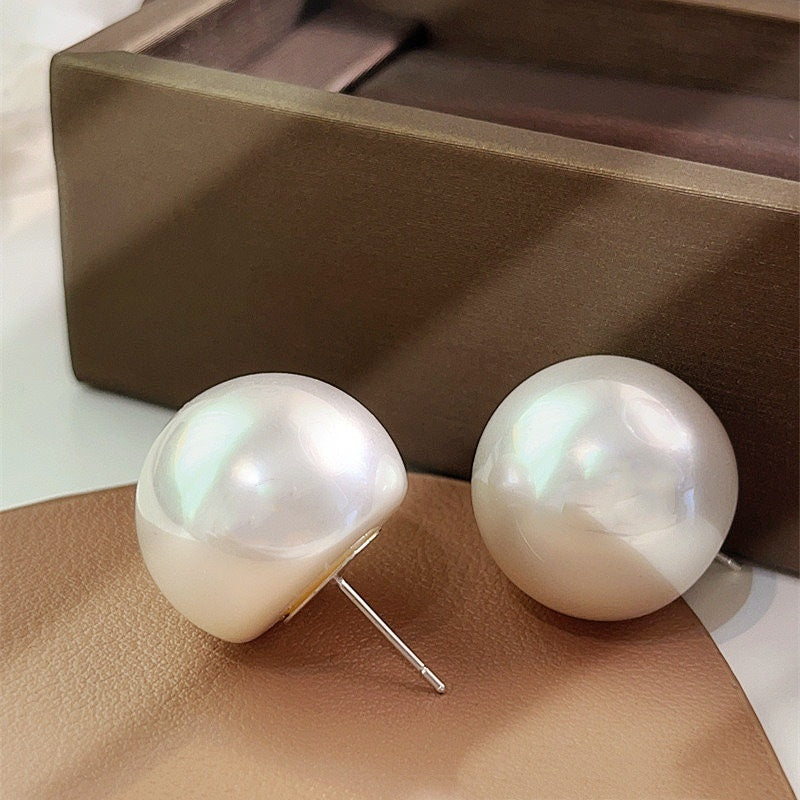 Retro Oversized Bread-shaped Stud Earrings for Trendy Look