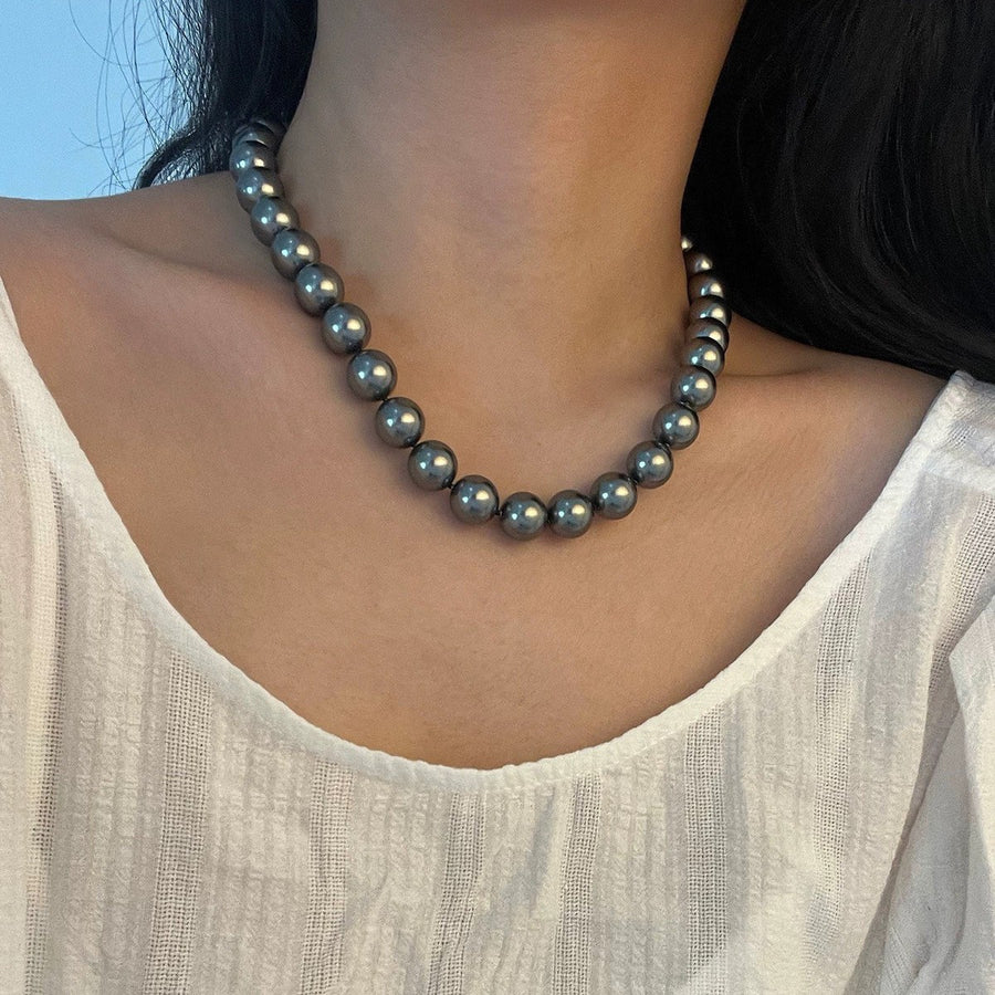 Fashionable Black Pearl Necklace for Women - Elegant Accessory