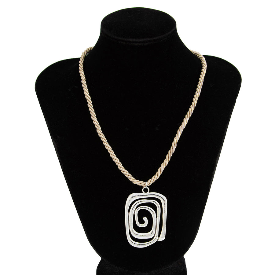 Five-Petal Flower Pendant Necklace for Women - Elegant Jewelry