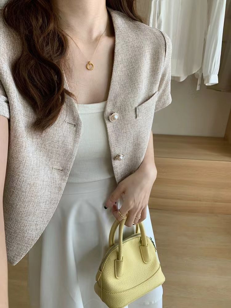 Chic Cropped French-style Blouse for Fashionable Socialites