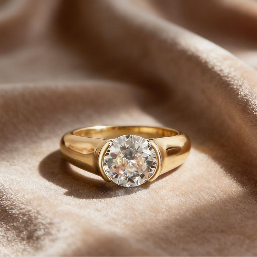 Elegant Diamond-studded Zircon Ring for Women
