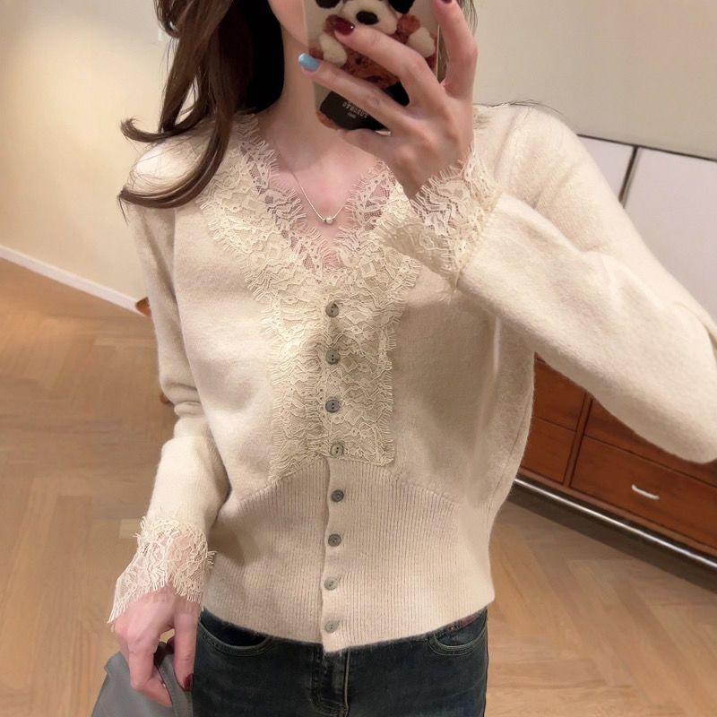 Figure-Flattering Lace-Panel Knit Long-Sleeve T-Shirt
