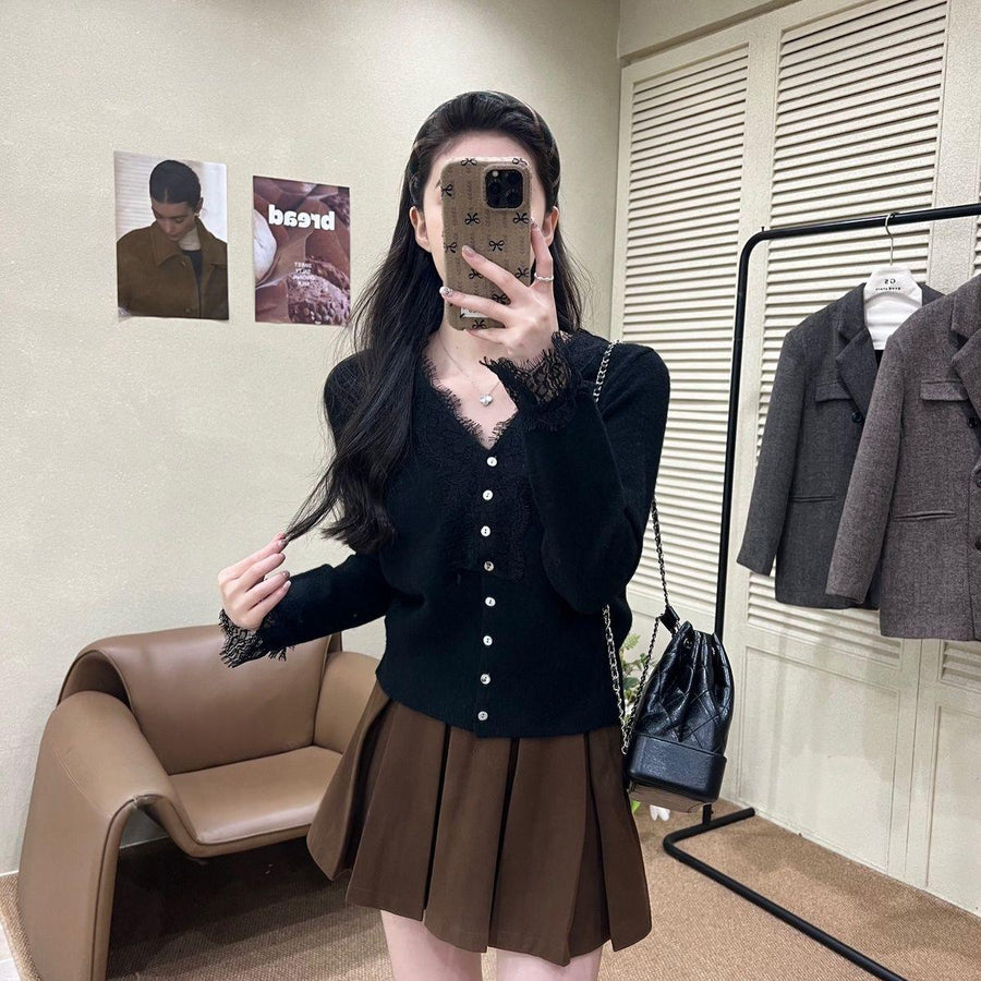 Figure-Flattering Lace-Panel Knit Long-Sleeve T-Shirt