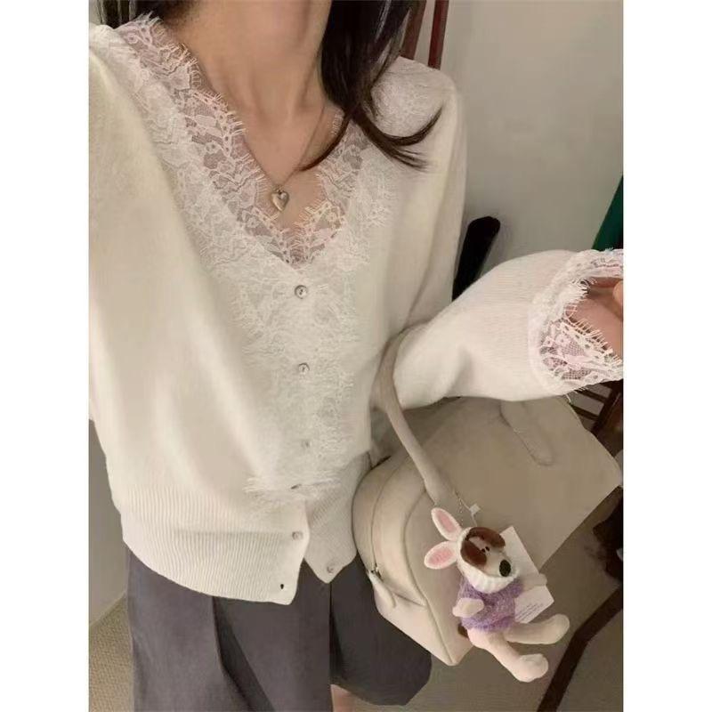 Figure-Flattering Lace-Panel Knit Long-Sleeve T-Shirt
