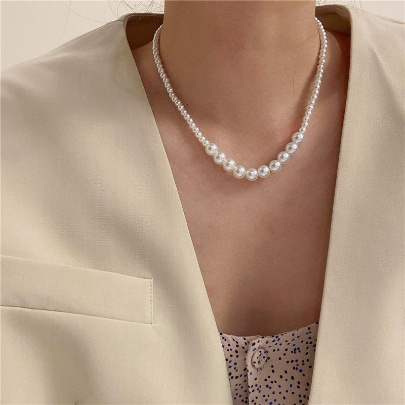 Womens Retro Geometric Pearl Necklace for Stylish Elegance