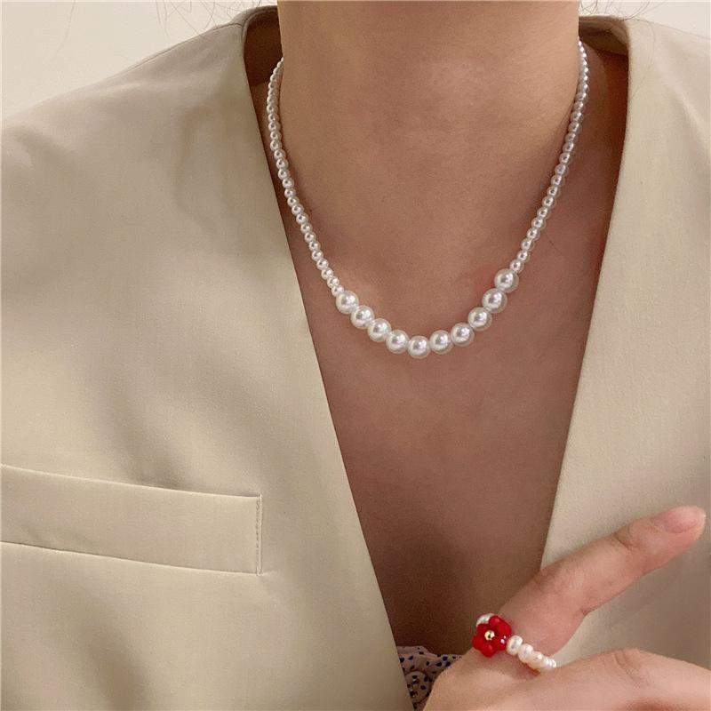 Womens Retro Geometric Pearl Necklace for Stylish Elegance