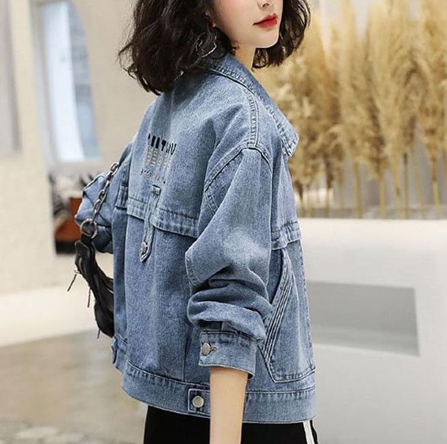 Korean-style Loose-fitting Denim Jacket for Fashionable Look
