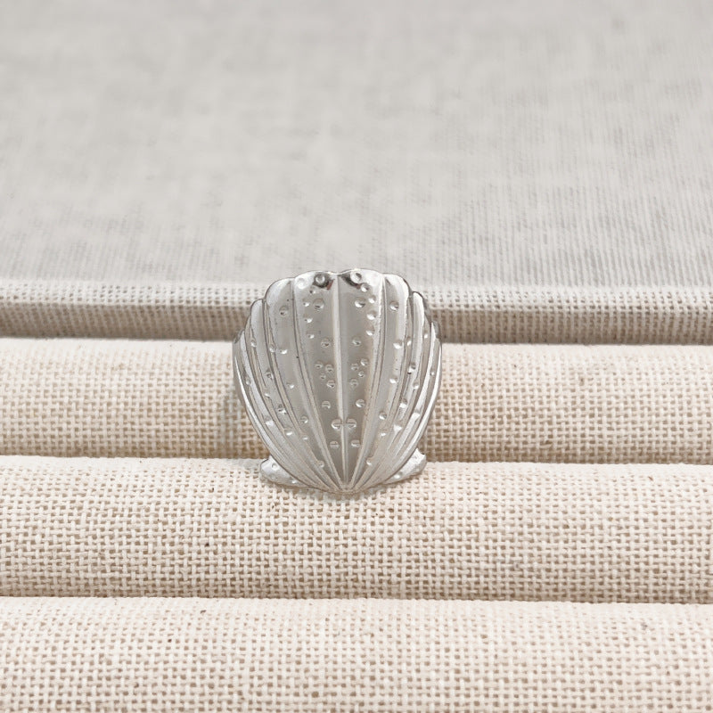 Colorfast Hollowed-out Heart Ring for Women - Trendy Accessory