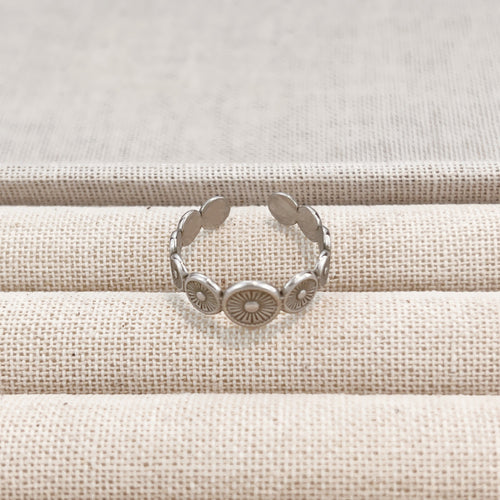 Colorfast Hollowed-out Heart Ring for Women - Trendy Accessory
