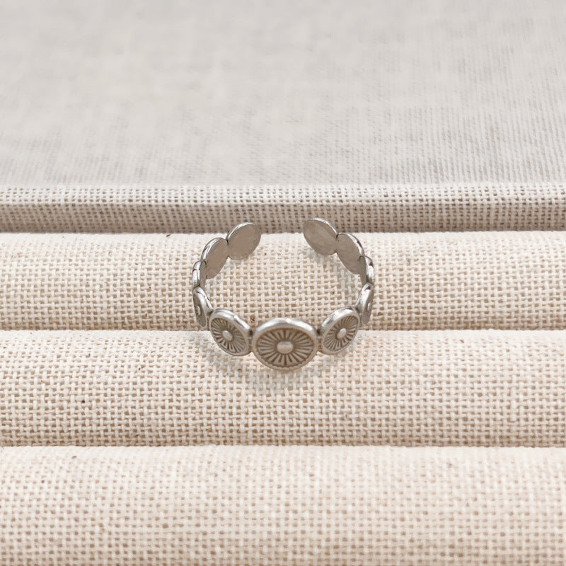 Colorfast Hollowed-out Heart Ring for Women - Trendy Accessory