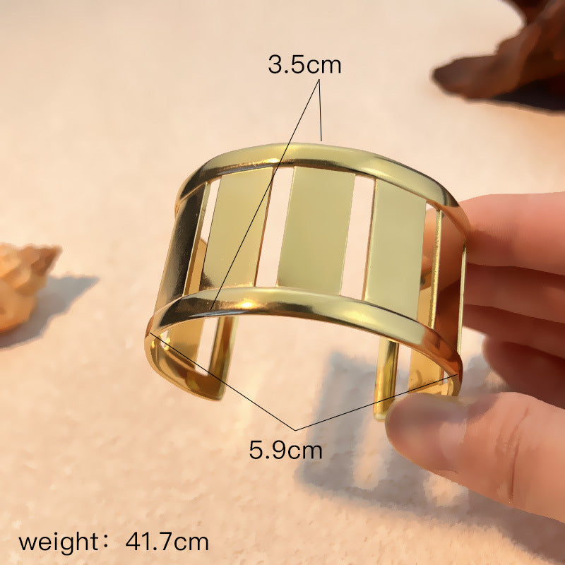 Fashionable Stainless Steel Bracelet for Women - Trendy Accessory