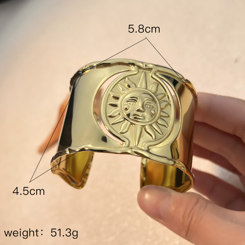 Fashionable Stainless Steel Bracelet for Women - Trendy Accessory