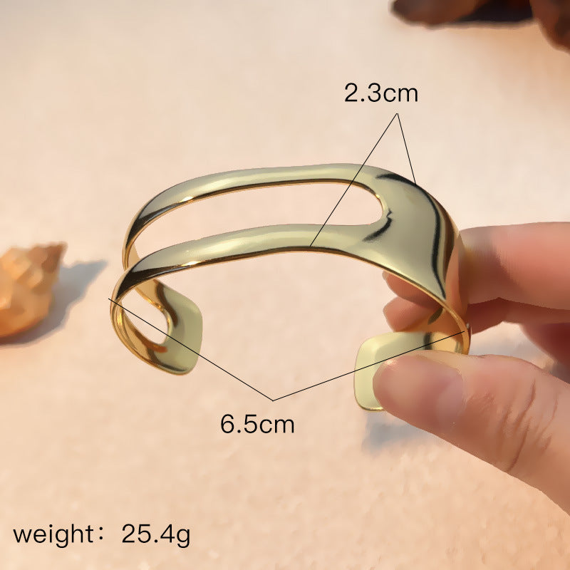 Fashionable Stainless Steel Bracelet for Women - Trendy Accessory