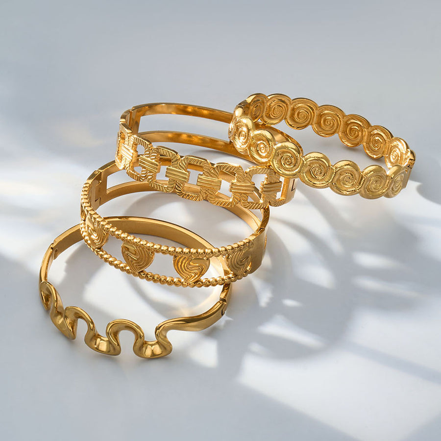 Womens Wide-Style Heart-Shaped Buckle Bracelet