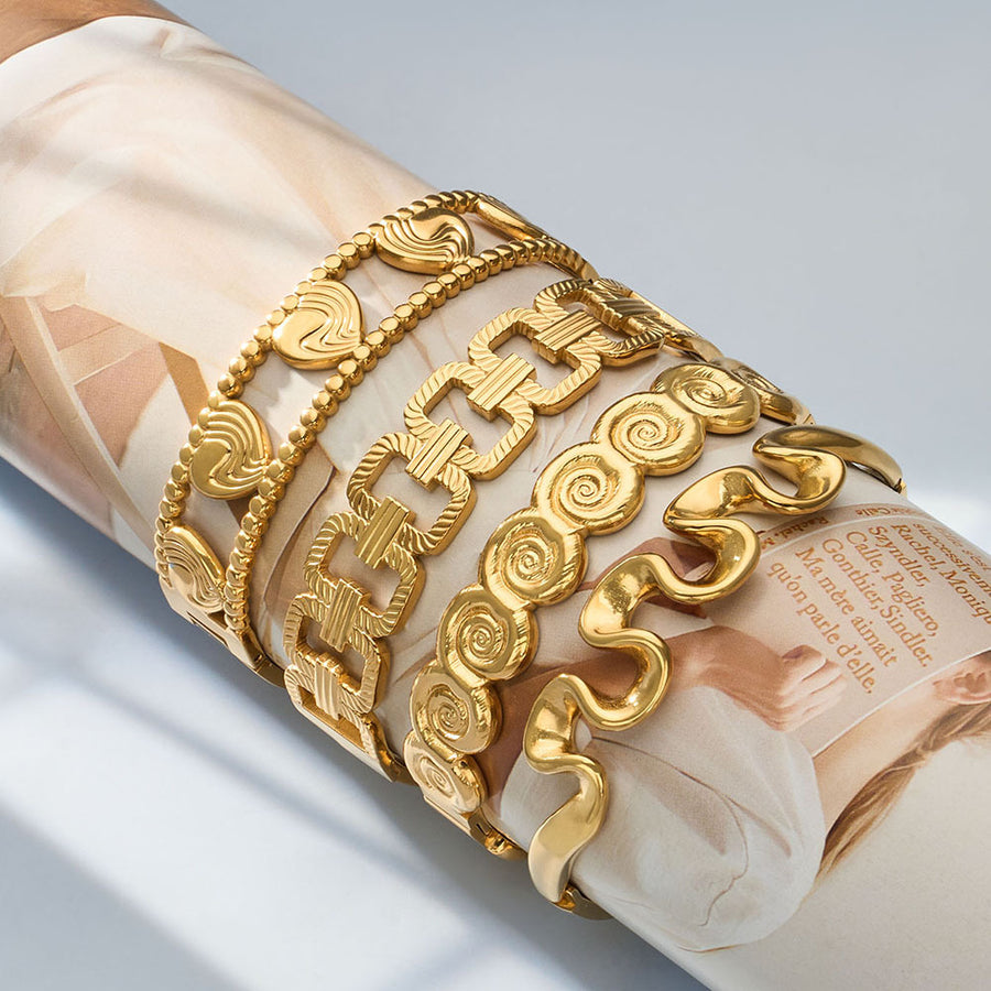 Womens Wide-Style Heart-Shaped Buckle Bracelet
