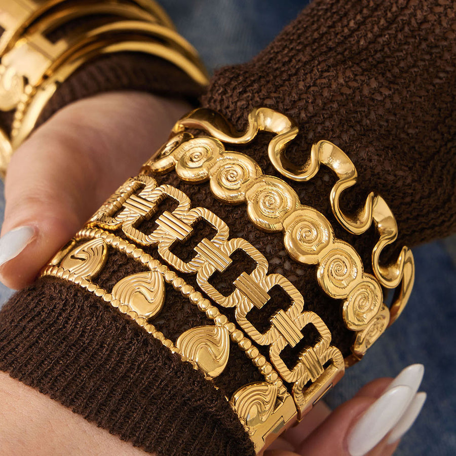Womens Wide-Style Heart-Shaped Buckle Bracelet