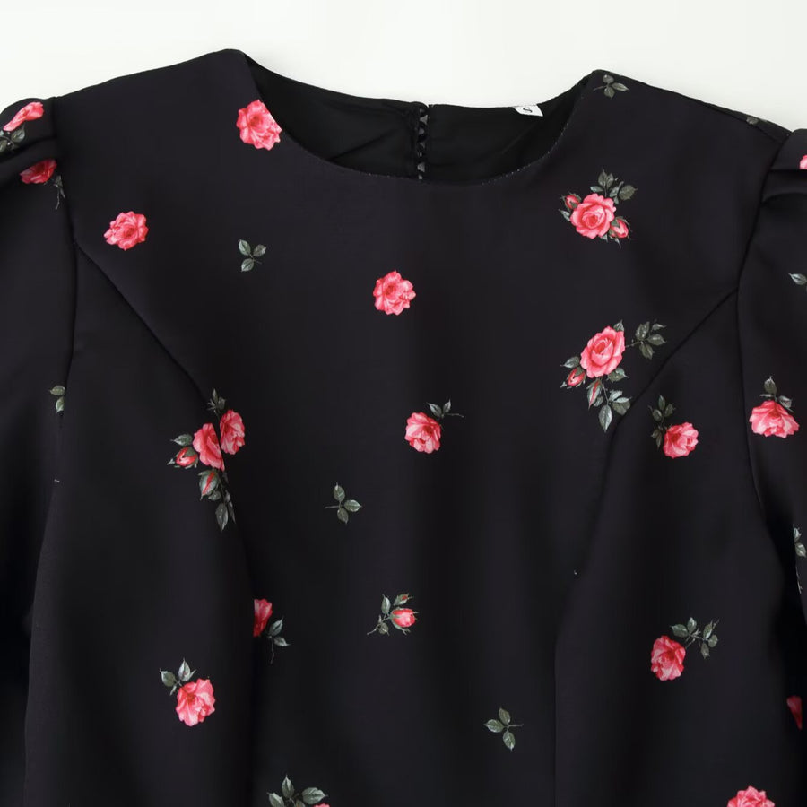 Elegant Figure-Hugging Lace Patchwork Dress with Heart Print