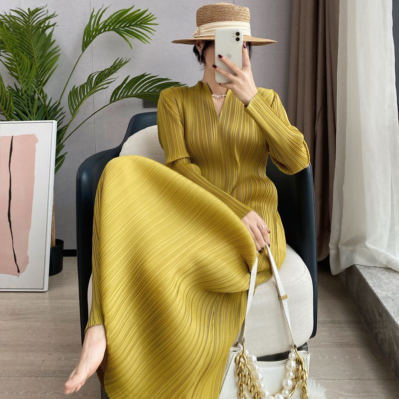 Fashionable Slim-fit Pleated Dress for Women - Trendy Style