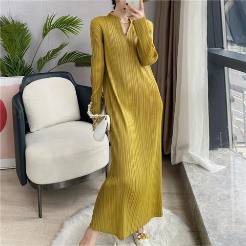 Fashionable Slim-fit Pleated Dress for Women - Trendy Style