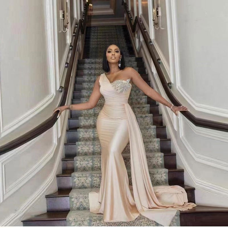 New Minimalist One-shoulder Sexy Evening Gown for Ladies