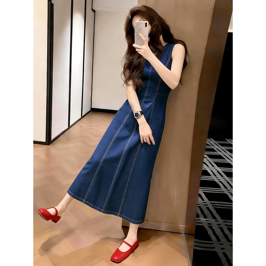 Hepburn-style denim dress for women - vintage chic look