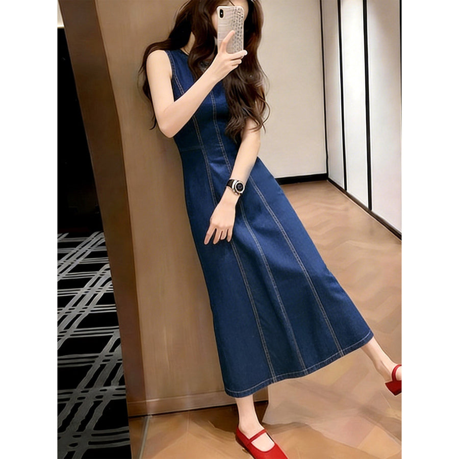 Hepburn-style denim dress for women - vintage chic look