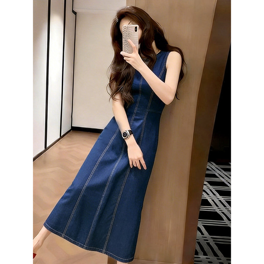 Hepburn-style denim dress for women - vintage chic look