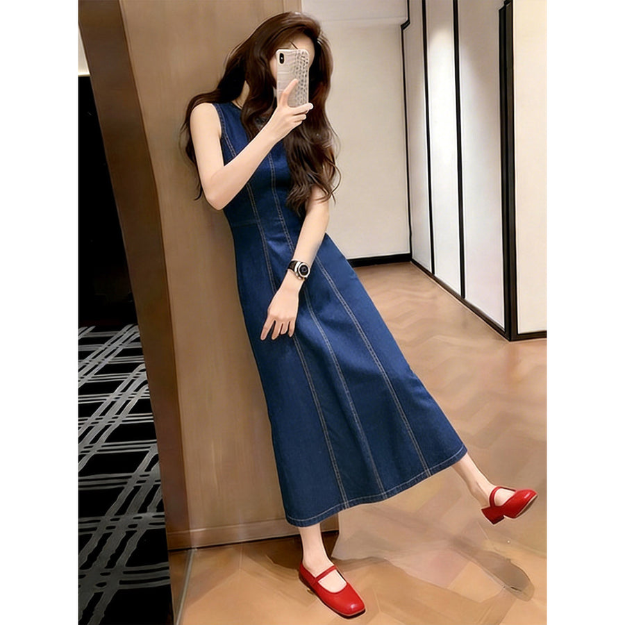 Hepburn-style denim dress for women - vintage chic look