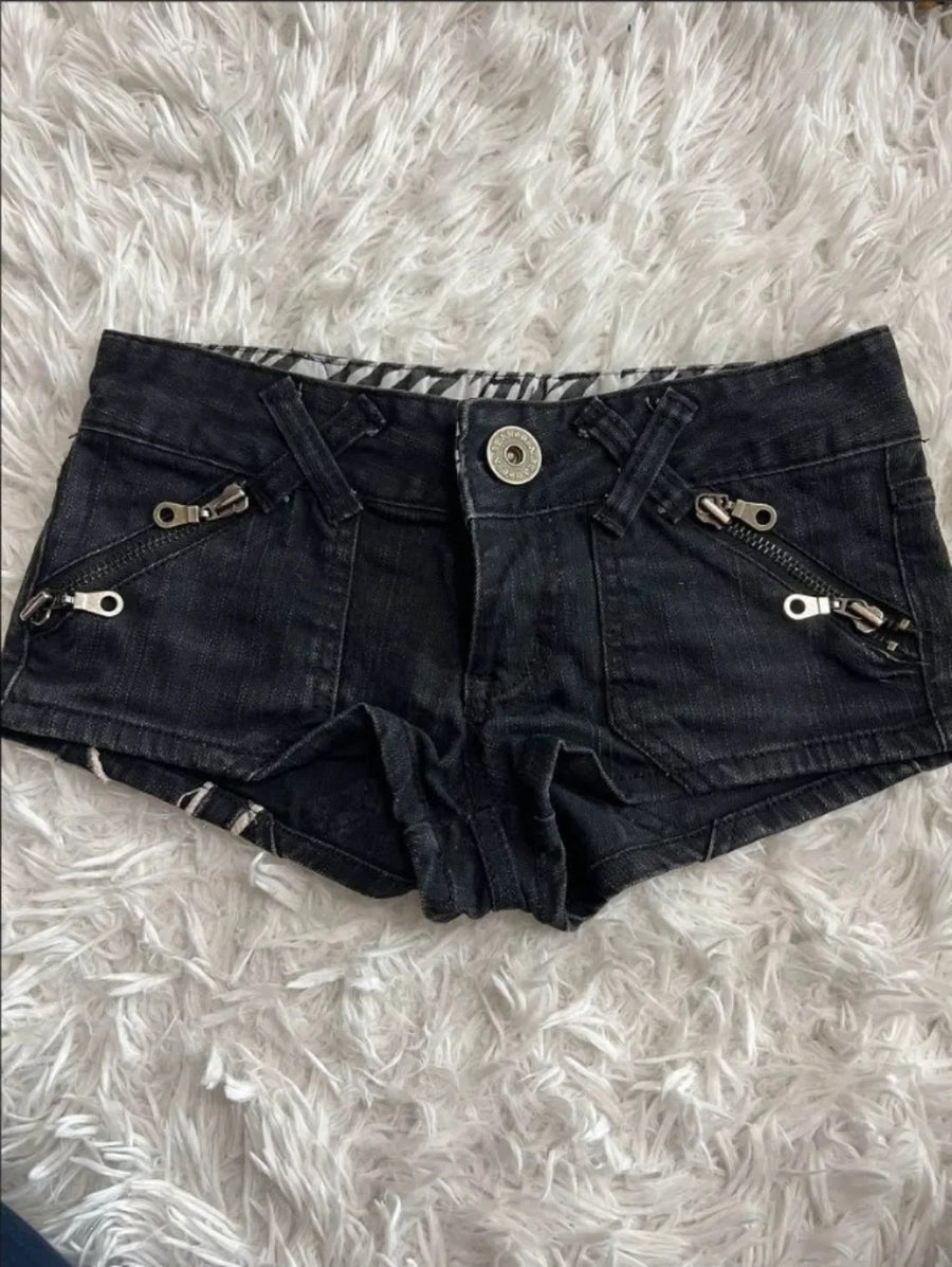 Printed Contrast Color Low Waist Slim Fit Denim Shorts