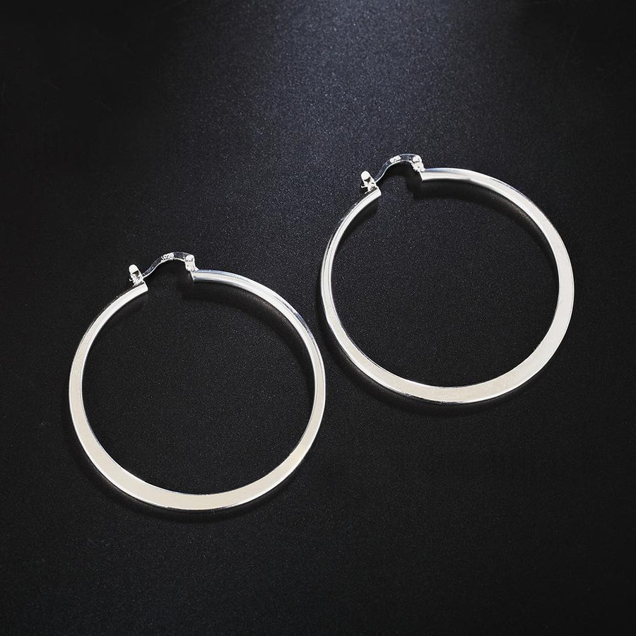 Simple Elegant and Fashionable Women's Earrings for Every Occasion