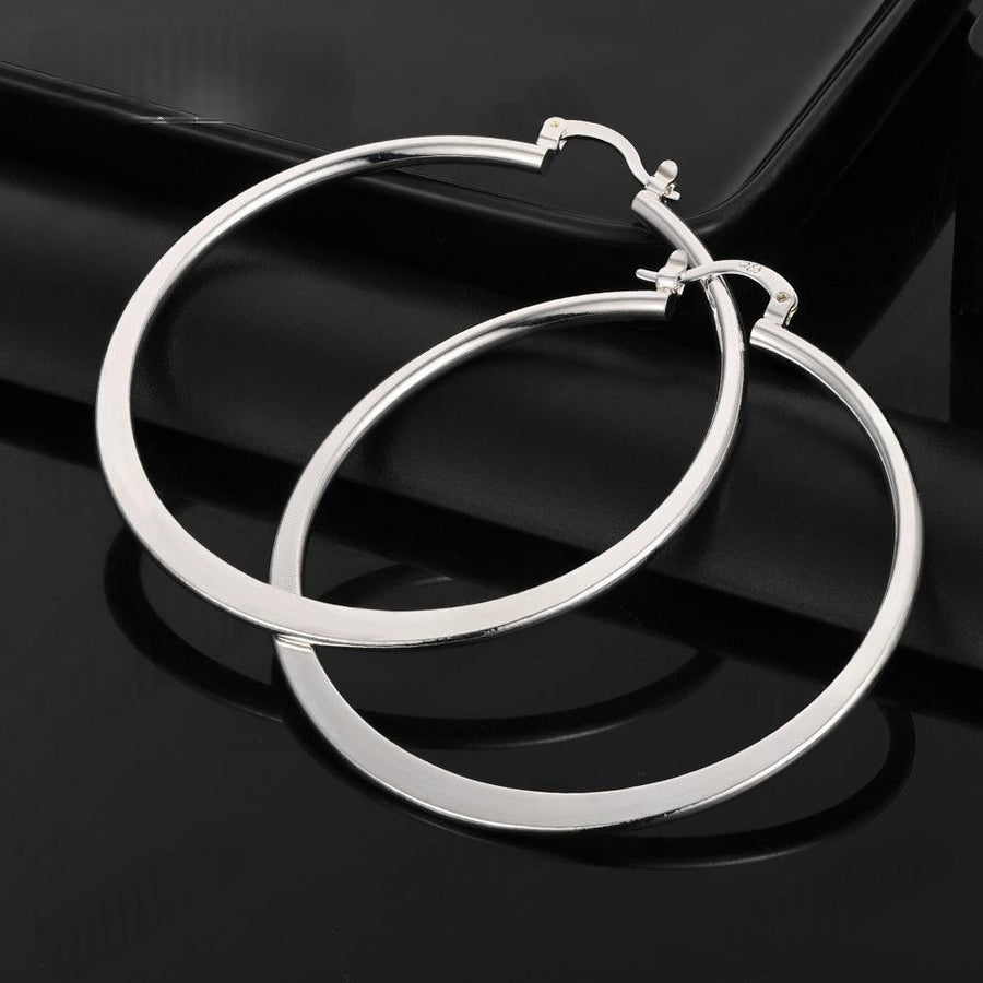 Simple Elegant and Fashionable Women's Earrings for Every Occasion