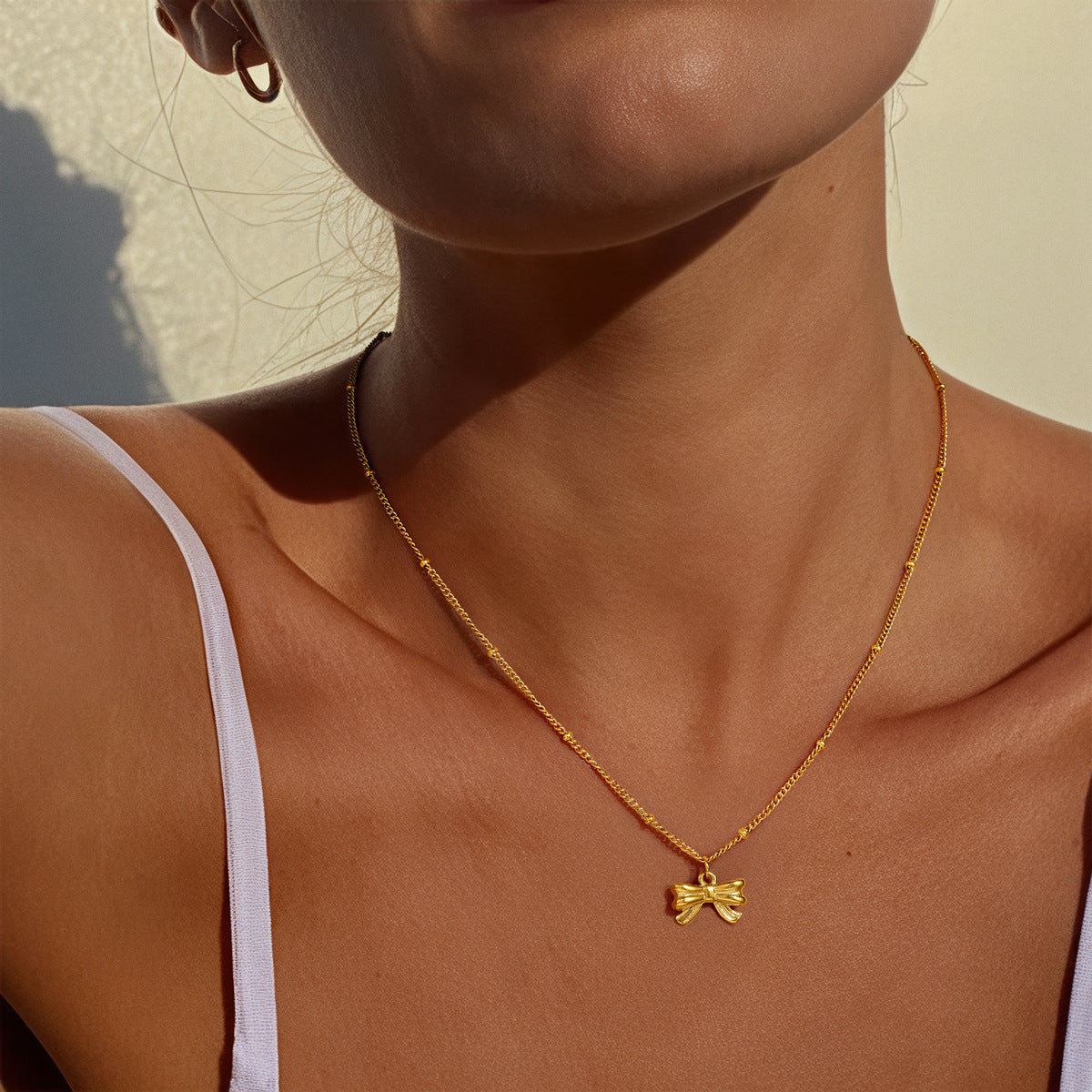 Elegant Bow Design Necklace with Inlaid Pearls for Women