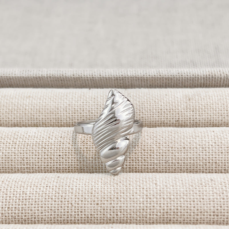 Colorfast Hollowed-out Heart Ring for Women - Trendy Accessory