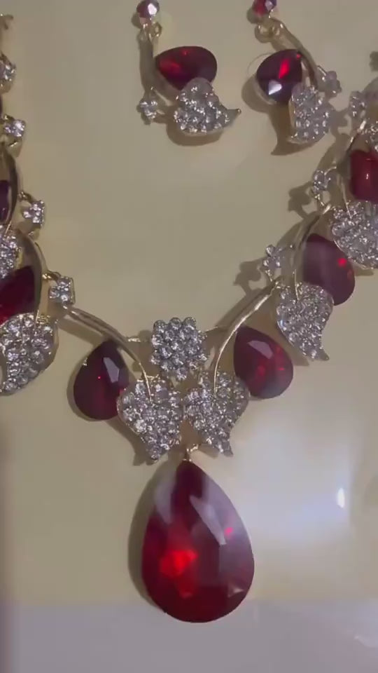 Elegant Crystal Necklace and Earrings Set for Weddings