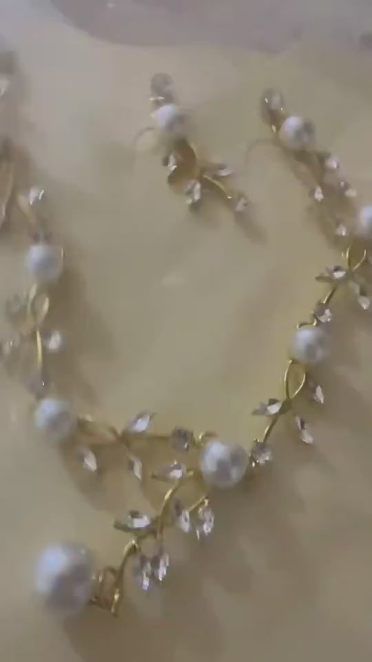 Elegant Silver Vine Leaf Necklace & Earrings Set for Brides